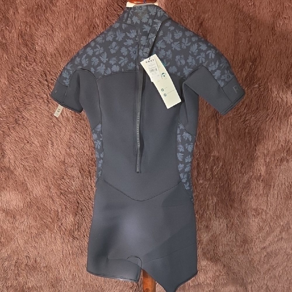 Roxy Black Floral Shorty Wetsuit NWT - Picture 6 of 8